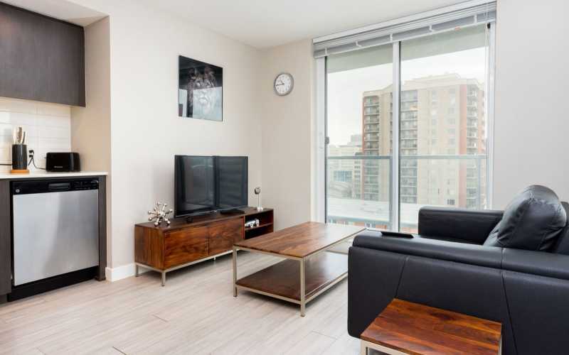 The Hendrix 2BR TV Lounge scaled 2 0fd14a69