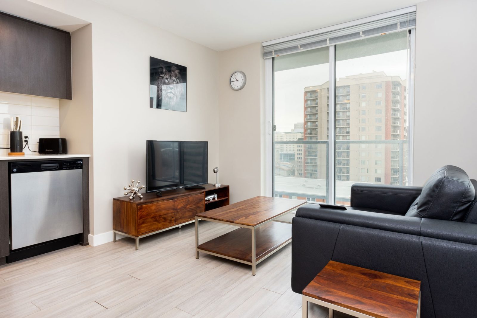 The Hendrix 2BR TV Lounge scaled