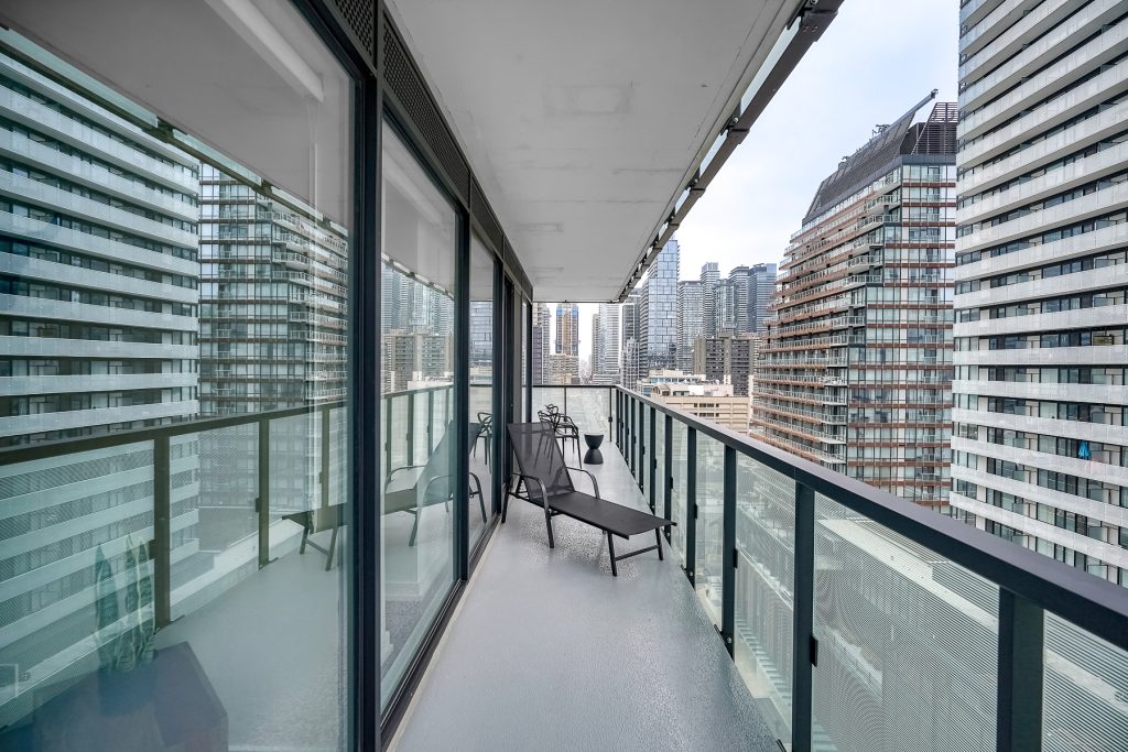 furnished apartment in Toronto 1 bedroom with DEN - unit 1607